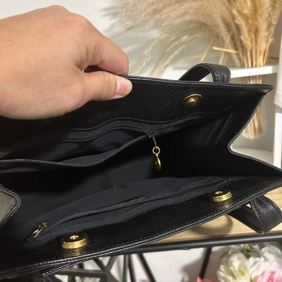 Chanel Classic Black Leather Shoulder Bag - Picture 5 of 10